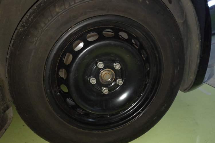 Used Volkswagen Passat 2011 1.8 TSI DSG Prestige Edition Right Front Wheel Hub