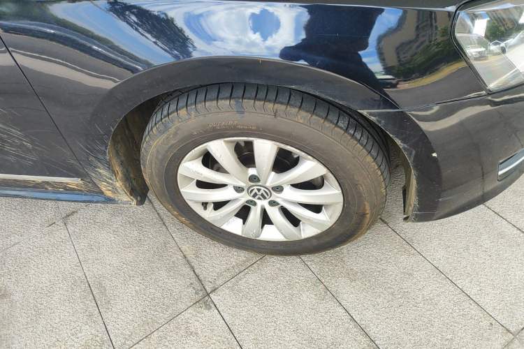 Used Volkswagen Passat 2011 1.8TSI Automatic Prestige Edition Right Front Wheel Hub