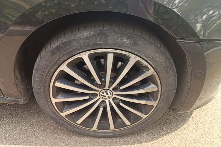Used Volkswagen Passat 2011 2.0 TSI DSG Ultimate Edition Right Front Wheel Hub