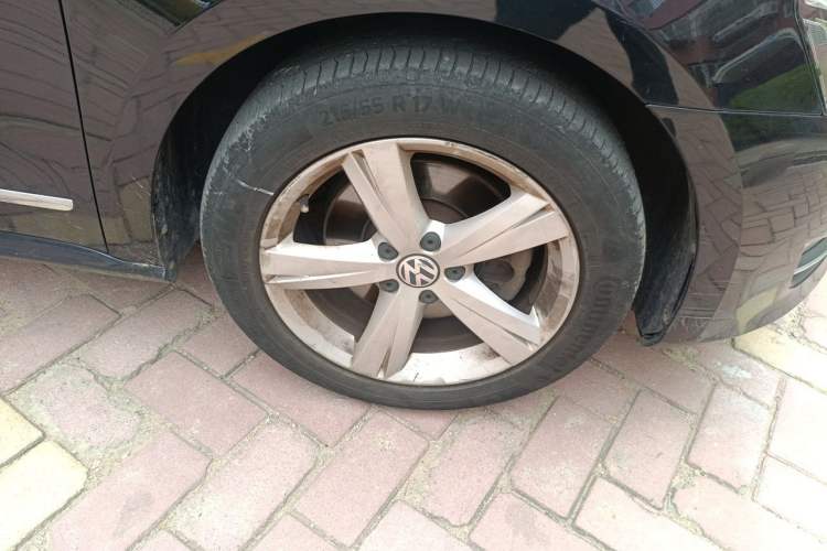 Used Volkswagen Passat 2011 1.8TSI Automatic Prestige Edition Right Front Wheel Hub