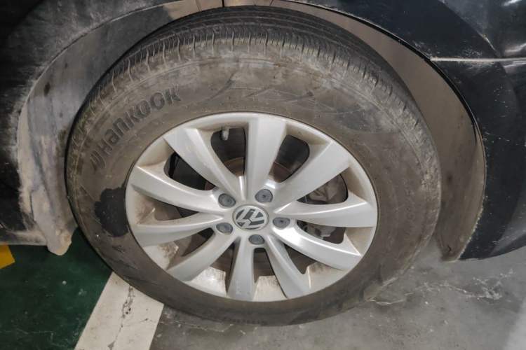 Used Volkswagen Passat 2011 1.8TSI Automatic Prestige Edition Right Front Wheel Hub