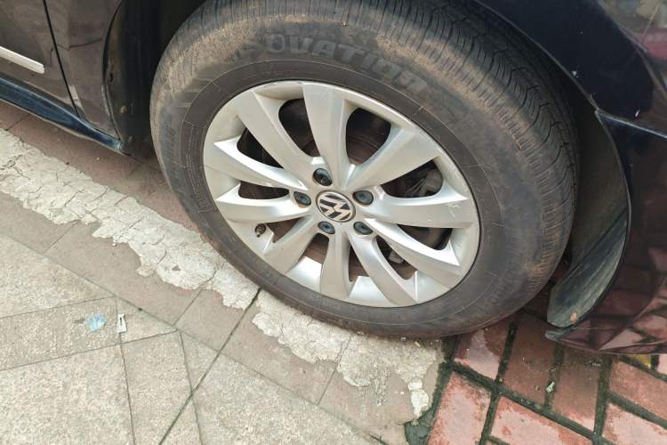 Used Volkswagen Passat 2011 1.8TSI Automatic Prestige Edition Right Front Wheel Hub