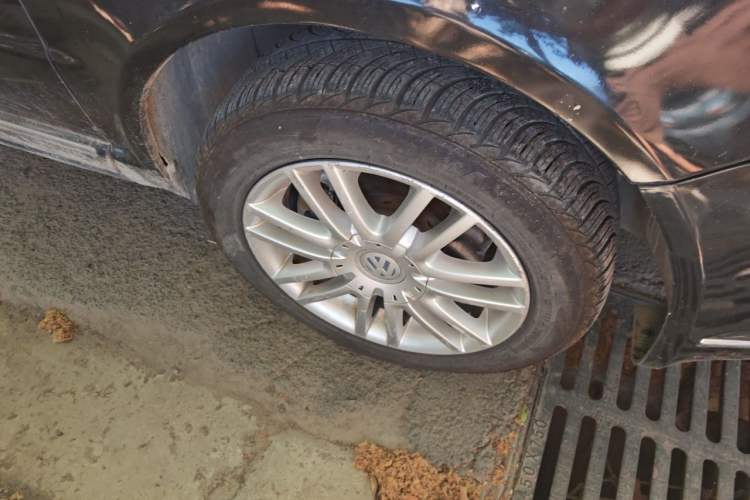 Used Volkswagen Passat 2011 1.8T Automatic Luxury Model Right Front Wheel Hub