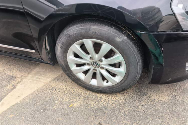 Used Volkswagen Passat  Right Front Wheel Hub