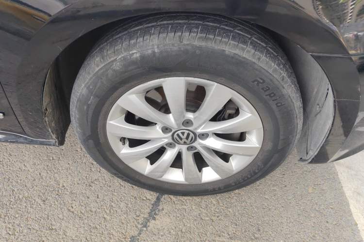 Used Volkswagen Passat 2011 1.8 TSI DSG Prestige Edition Right Front Wheel Hub