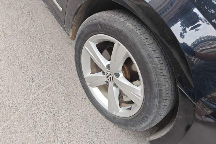 Used Volkswagen Passat 2011 2.0 TSI DSG Premium Edition Right Front Wheel Hub
