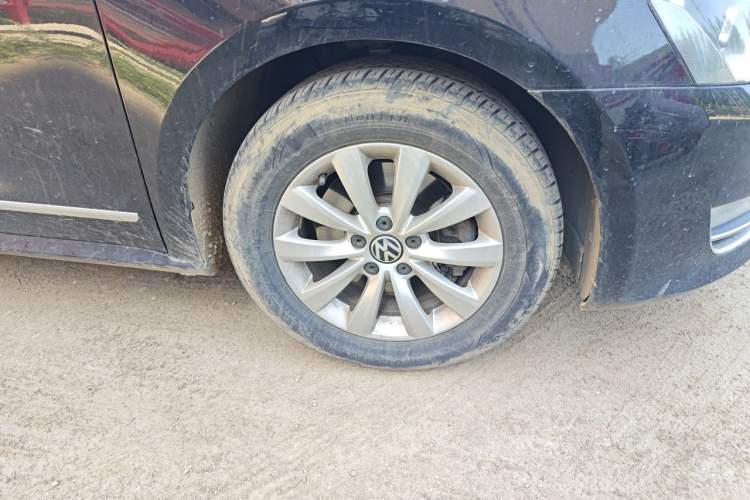 Used Volkswagen Passat 2011 1.8 TSI DSG Prestige Edition Right Front Wheel Hub