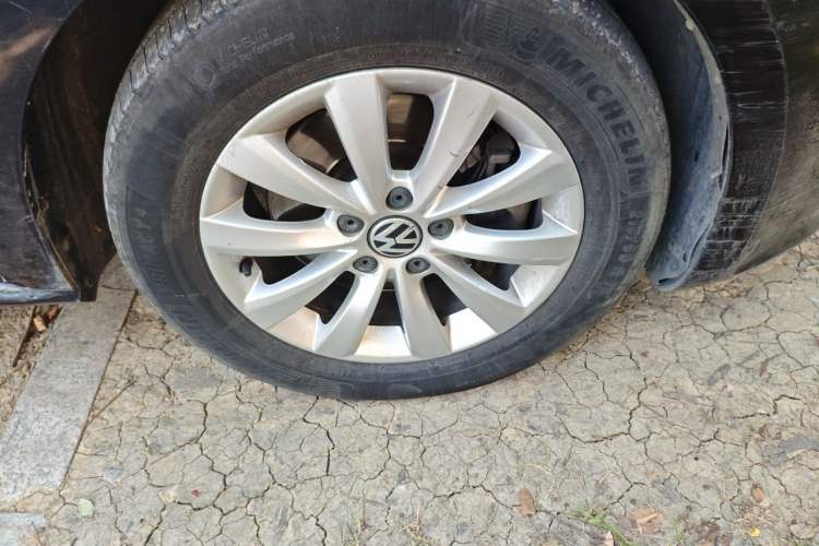 Used Volkswagen Passat 2011 1.8 TSI DSG Prestige Edition Right Front Wheel Hub