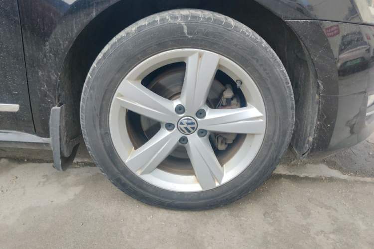 Used Volkswagen Passat 2011 1.8 TSI DSG Prestige Edition Right Front Wheel Hub