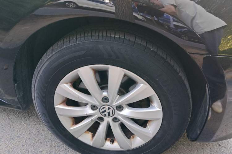 Used Volkswagen Passat 2011 1.8 TSI DSG Prestige Edition Right Front Wheel Hub