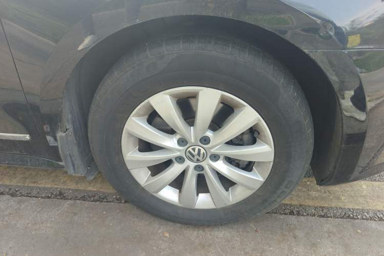 Used Volkswagen Passat 2011 1.4 TSI DSG Prestige Edition Right Front Wheel Hub