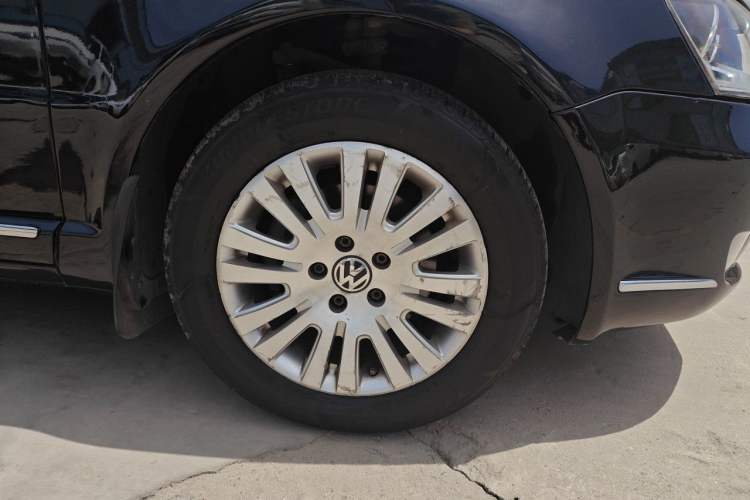 Used Volkswagen Passat 2011 1.8T Automatic Luxury Model Right Front Wheel Hub