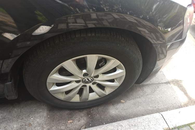 Used Volkswagen Passat 2011 1.8TSI Automatic Prestige Edition Right Front Wheel Hub