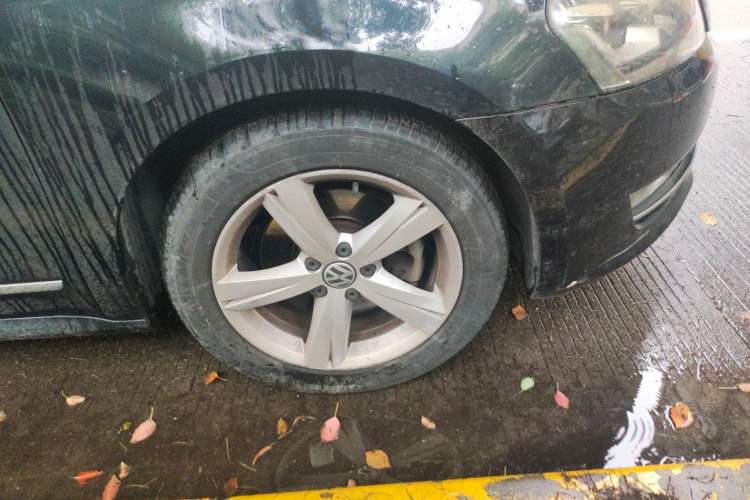Used Volkswagen Passat 2011 2.0 TSI DSG Premium Edition Right Front Wheel Hub