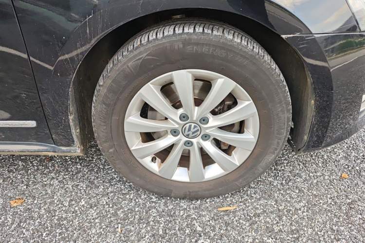 Used Volkswagen Passat 2011 1.8 TSI DSG Prestige Edition Right Front Wheel Hub