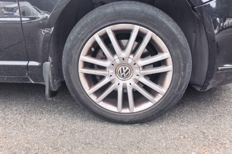 Used Volkswagen Passat 2011 1.8T Automatic Luxury Model Right Front Wheel Hub