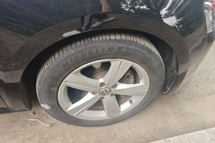 Used Volkswagen Passat 2011 2.0 TSI DSG Premium Edition Right Front Wheel Hub