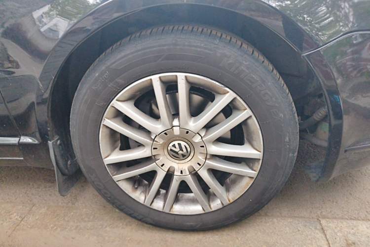 Used Volkswagen Passat 2011 1.8T Automatic Luxury Model Right Front Wheel Hub