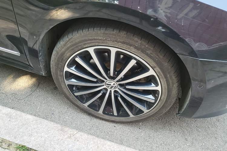 Used Volkswagen Passat 2011 2.0 TSI DSG Ultimate Edition Right Front Wheel Hub