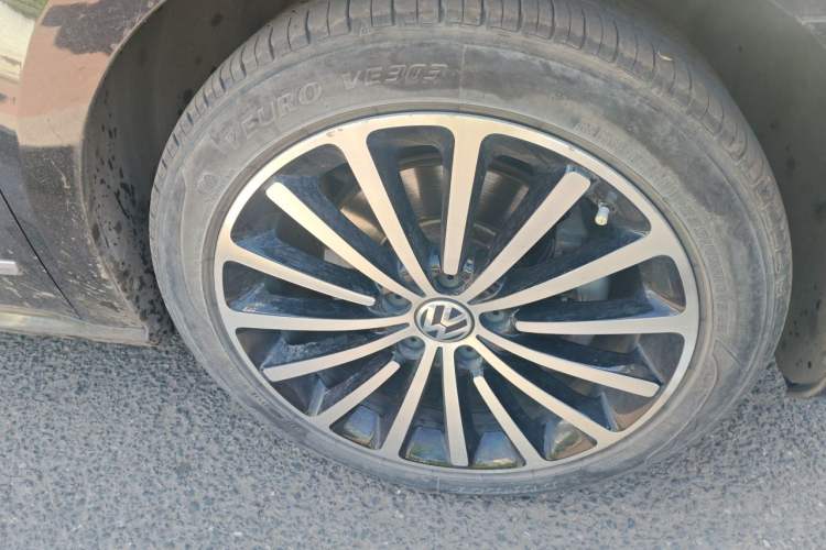 Used Volkswagen Passat 2011 2.0 TSI DSG Ultimate Edition Right Front Wheel Hub