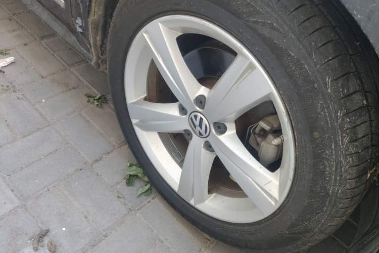 Used Volkswagen Passat 2011 2.0 TSI DSG Premium Edition Right Front Wheel Hub