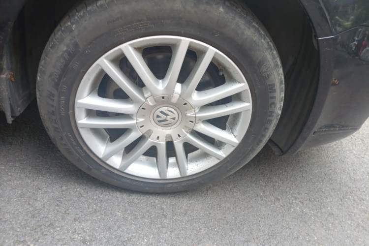 Used Volkswagen Passat 2011 1.8T Automatic Luxury Model Right Front Wheel Hub