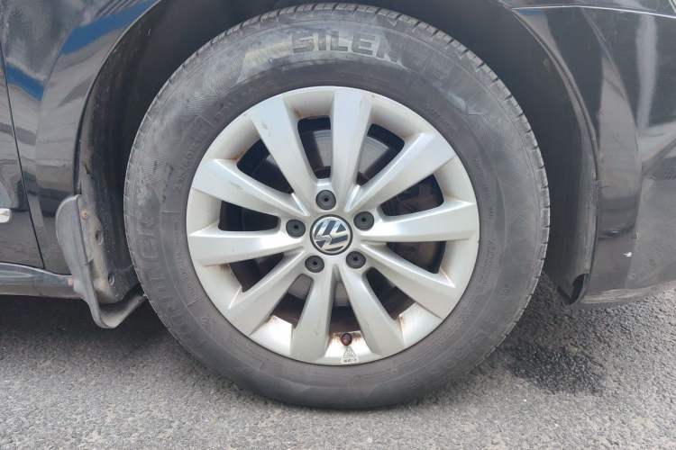Used Volkswagen Passat 2011 1.4 TSI DSG Prestige Edition Right Front Wheel Hub