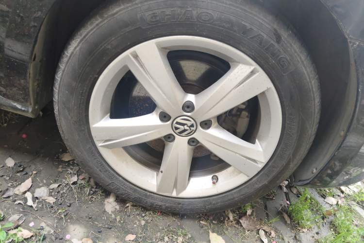 Used Volkswagen Passat 2011 1.8TSI DSG Prestige Edition Right Front Wheel Hub
