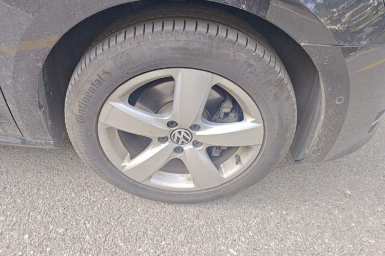 Used Volkswagen Passat 2011 1.8 TSI DSG Ultimate Edition Right Front Wheel Hub