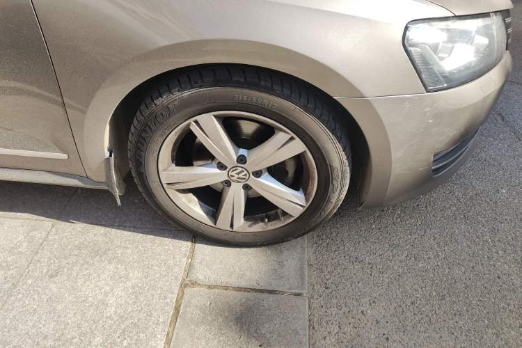 Used Volkswagen Passat 2011 2.0 TSI DSG Premium Edition Right Front Wheel Hub