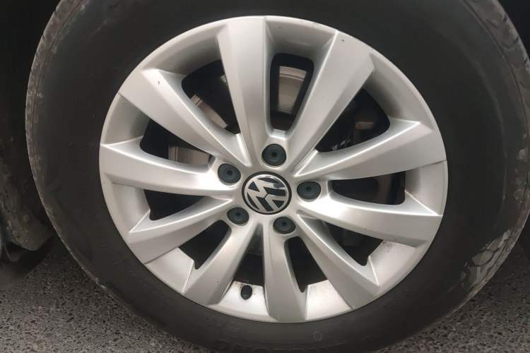 Used Volkswagen Passat 2011 1.8TSI Automatic Prestige Edition Right Front Wheel Hub