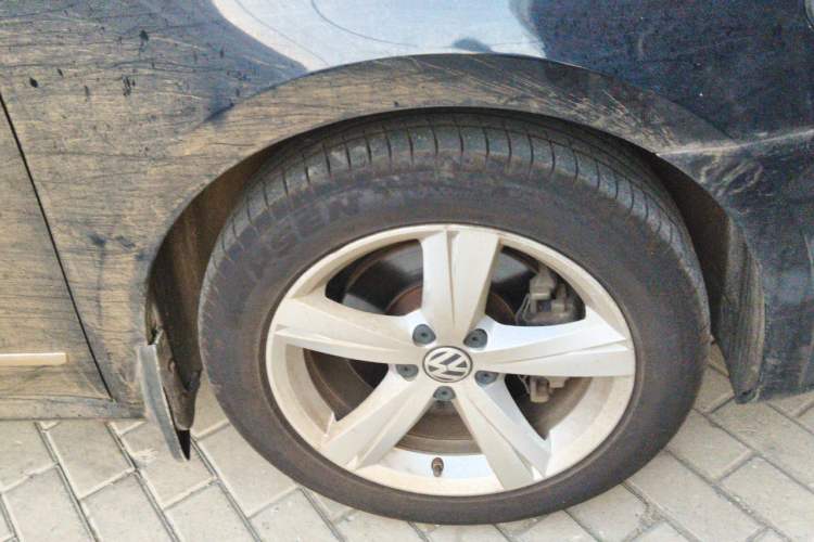 Used Volkswagen Passat 2011 1.8TSI DSG Prestige Edition Right Front Wheel Hub