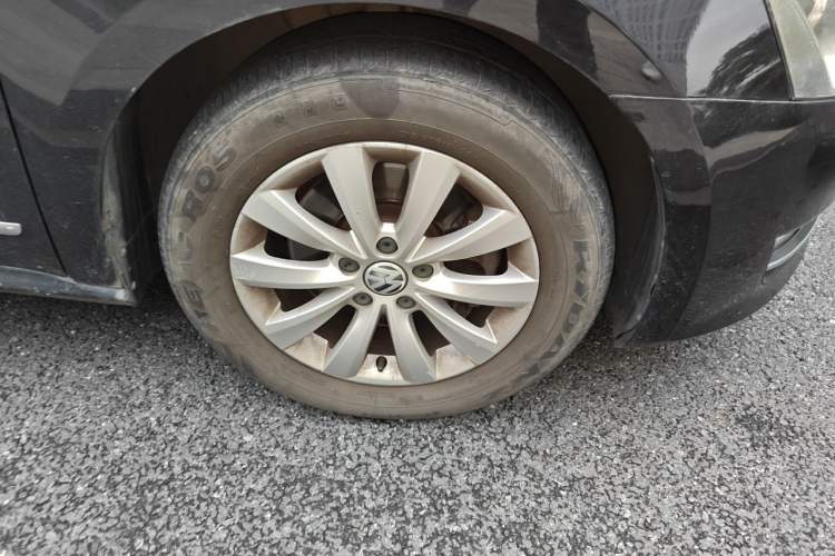 Used Volkswagen Passat 2011 1.8 TSI DSG Prestige Edition Right Front Wheel Hub