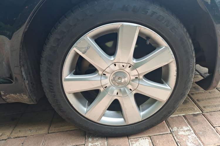 Used Volkswagen Passat  Right Front Wheel Hub