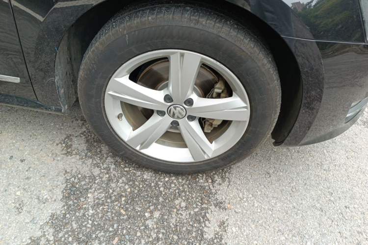Used Volkswagen Passat 2011 1.8TSI DSG Prestige Edition Right Front Wheel Hub