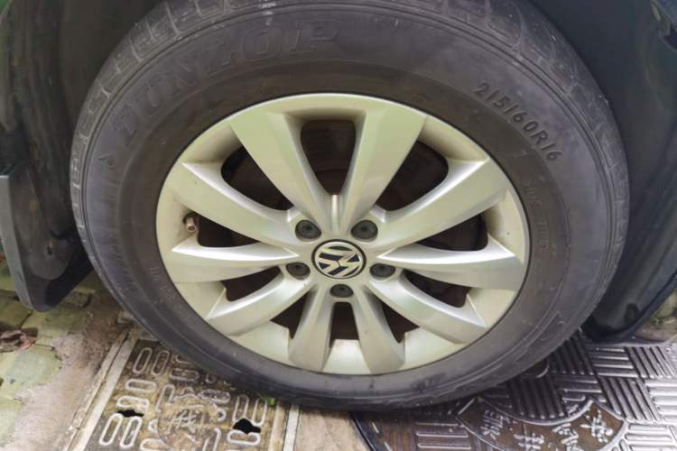Used Volkswagen Passat 2011 1.8TSI Automatic Prestige Edition Right Front Wheel Hub