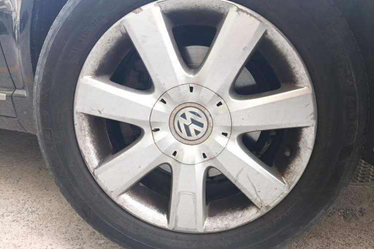 Used Volkswagen Passat 2011 1.8T Manual Luxury Model Right Front Wheel Hub