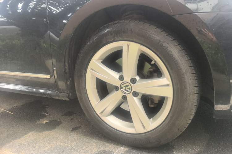 Used Volkswagen Passat 2011 1.8TSI DSG Prestige Edition Right Front Wheel Hub