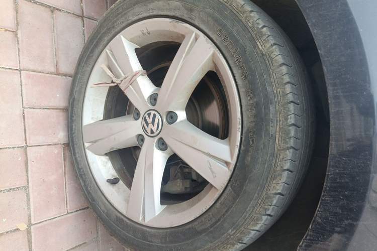 Used Volkswagen Passat 2011 1.8TSI DSG Prestige Edition Right Front Wheel Hub