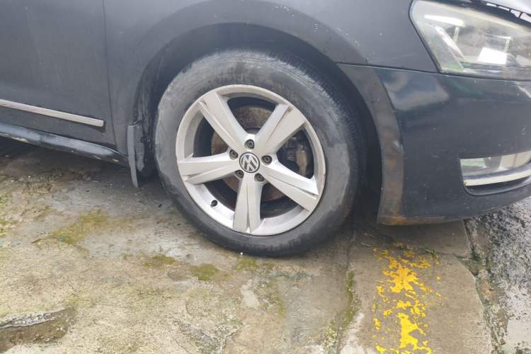 Used Volkswagen Passat 2011 1.8 TSI DSG Prestige Edition Right Front Wheel Hub