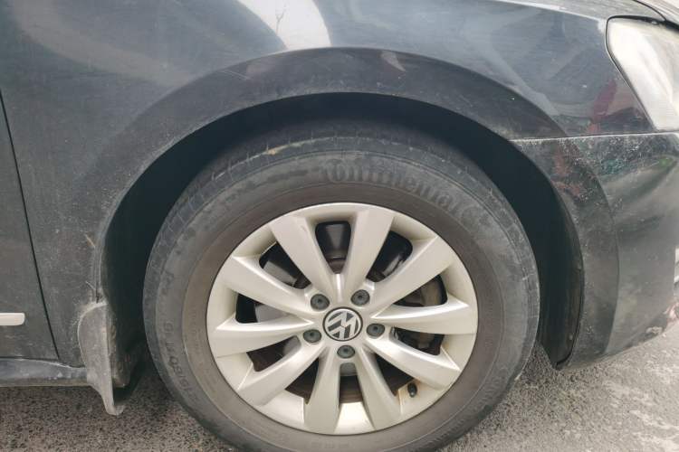 Used Volkswagen Passat 2011 1.8TSI Automatic Prestige Edition Right Front Wheel Hub