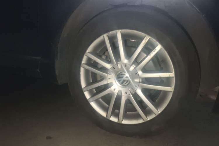 Used Volkswagen Passat 2011 1.8T Automatic Luxury Model Right Front Wheel Hub