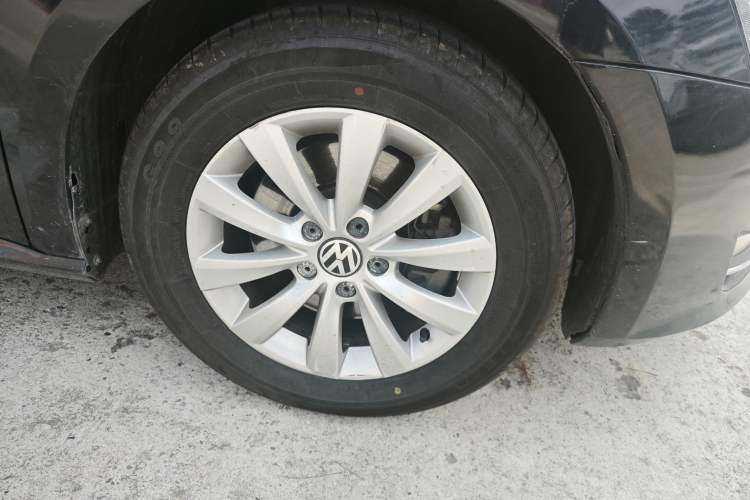 Used Volkswagen Passat 2011 1.8 TSI DSG Prestige Edition Right Front Wheel Hub