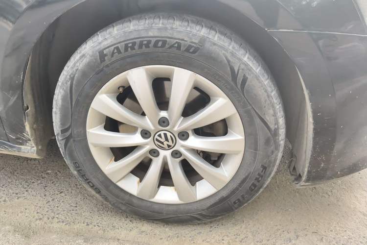 Used Volkswagen Passat 2011 1.8TSI Automatic Prestige Edition Right Front Wheel Hub