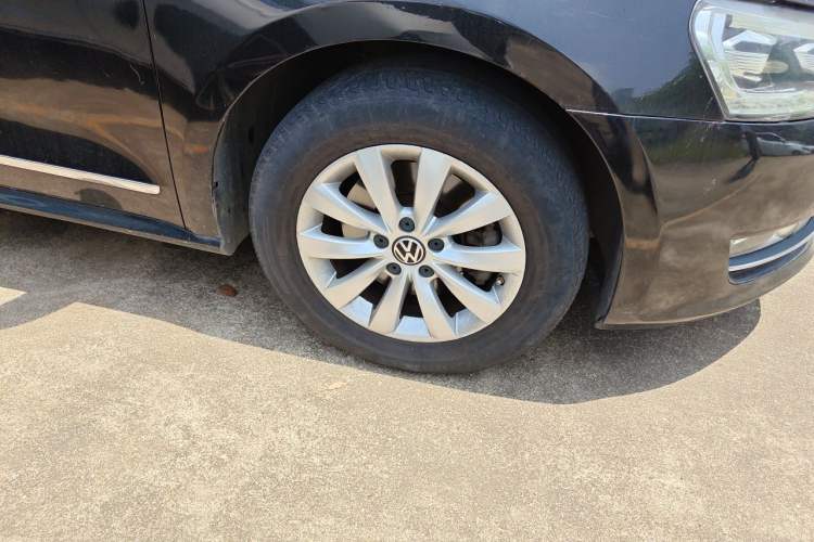 Used Volkswagen Passat 2011 1.8 TSI DSG Prestige Edition Right Front Wheel Hub
