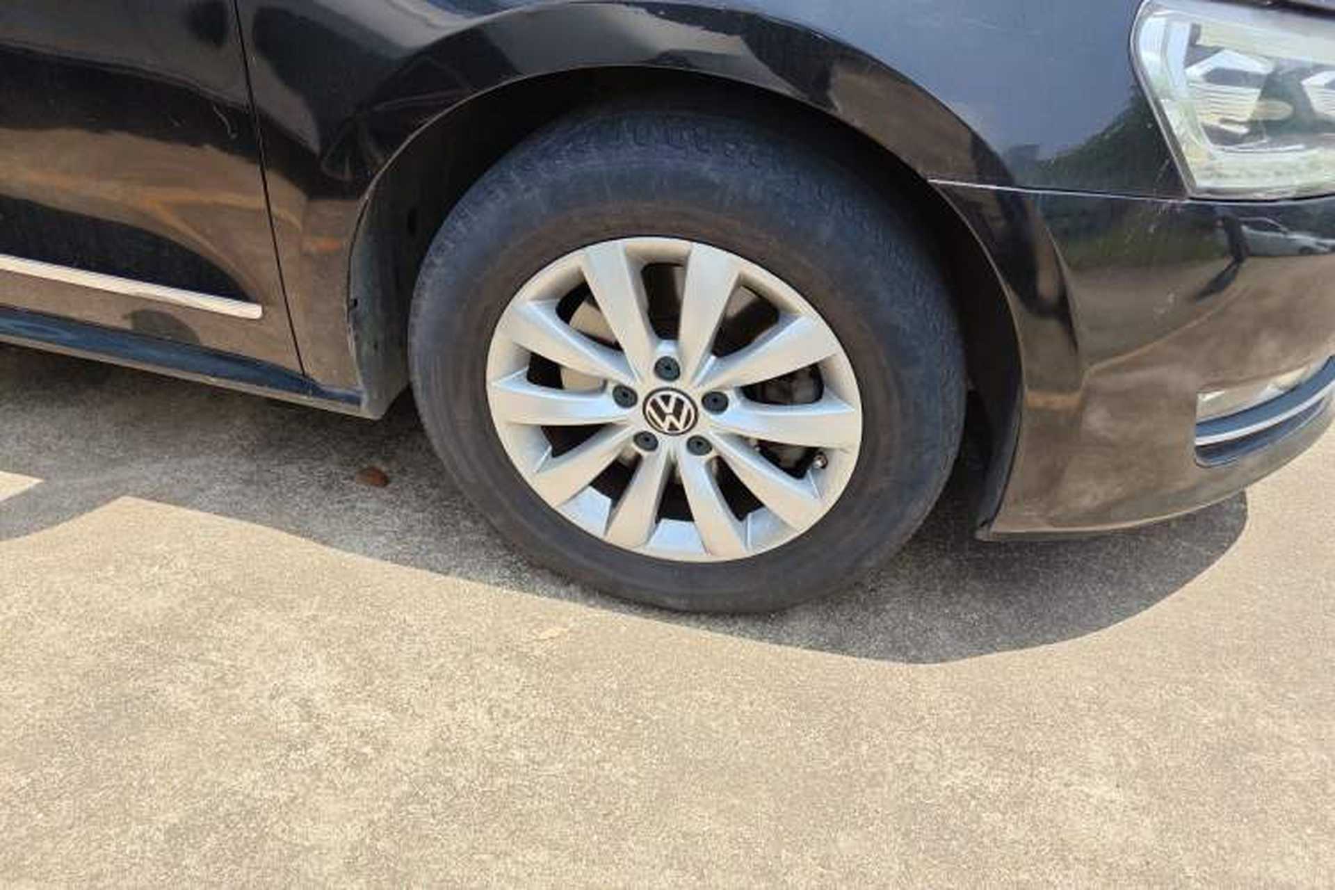 Used Volkswagen Passat 2011 1.8 TSI DSG Prestige Edition Right Front Wheel Hub