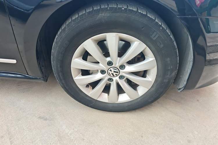 Used Volkswagen Passat 2011 1.4 TSI DSG Prestige Edition Right Front Wheel Hub