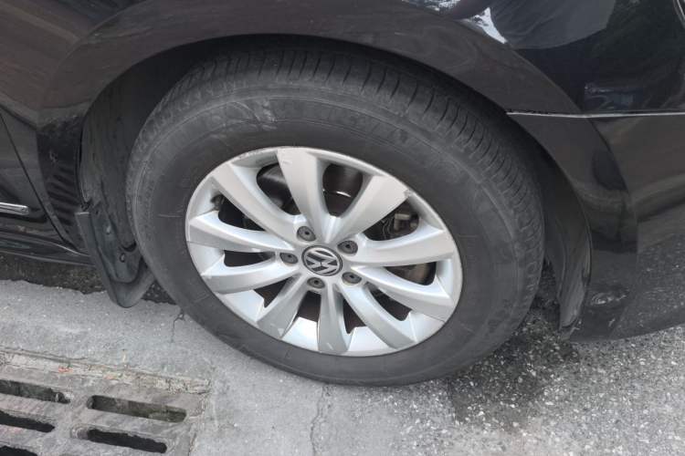Used Volkswagen Passat 2011 1.8 TSI DSG Prestige Edition Right Front Wheel Hub