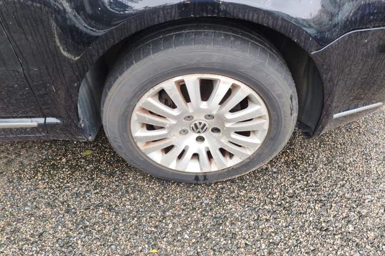 Used Volkswagen Passat 2011 1.8T Automatic Luxury Model Right Front Wheel Hub