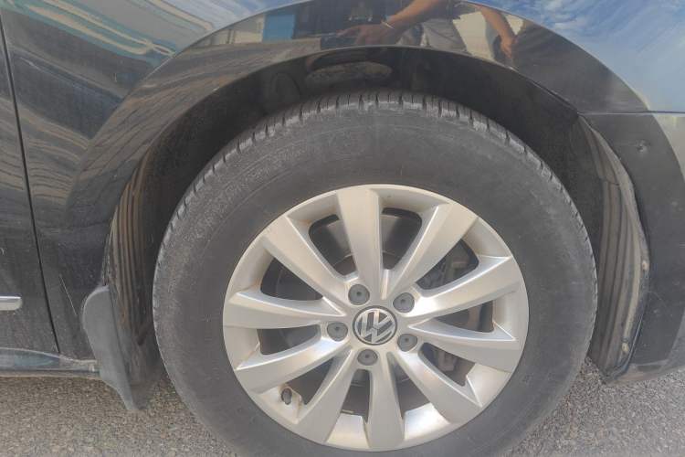 Used Volkswagen Passat 2011 1.8 TSI DSG Prestige Edition Right Front Wheel Hub